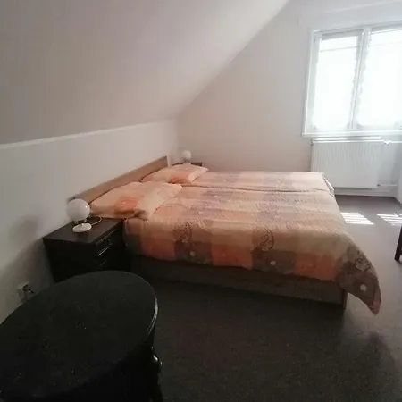 V Apartmánu * Mladkov
