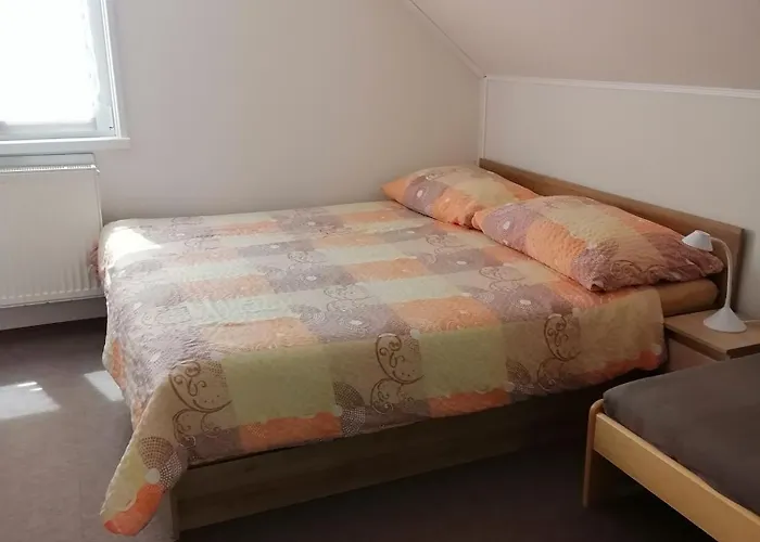V Apartmanu *
